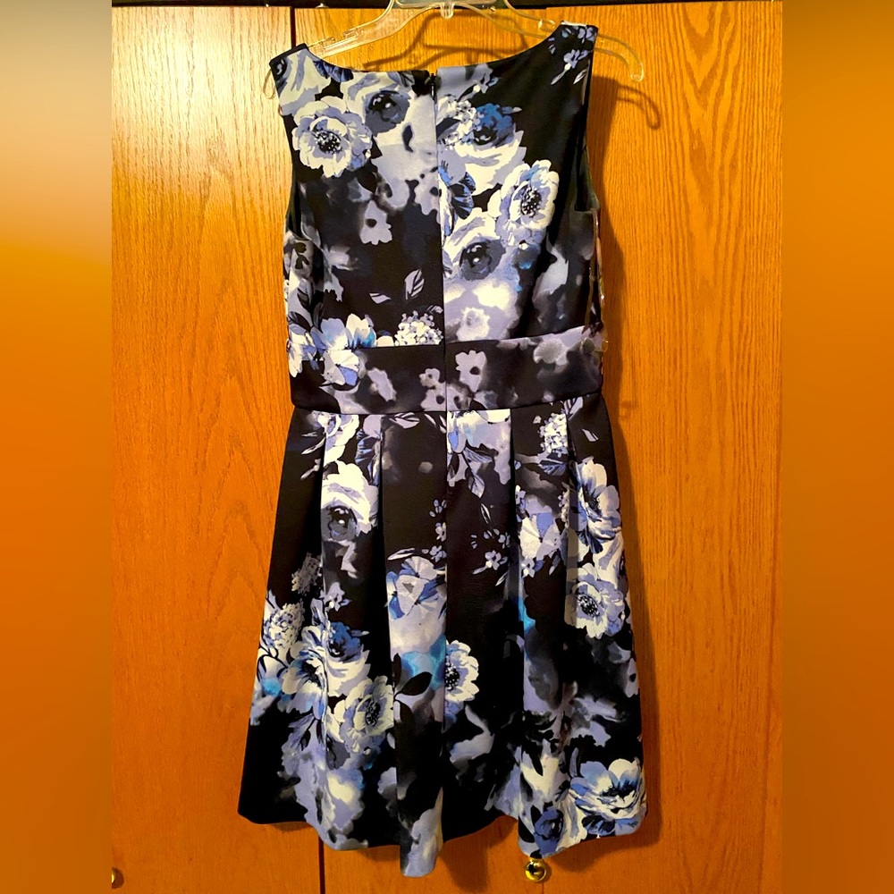 Navy blue floral short dress.